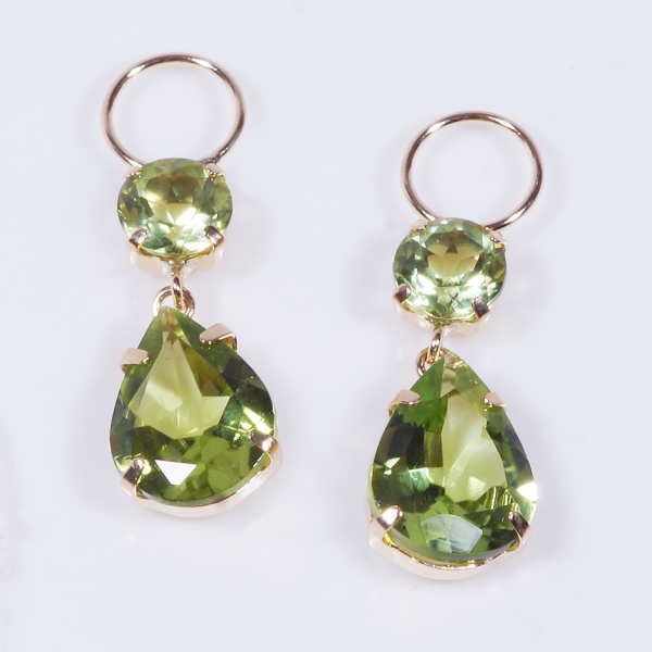 K18 2.2ct ペリドット チャーム ペアシェイプ ワンペア （ピアス