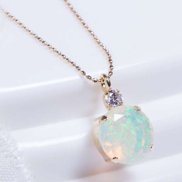 K18 0.6ct オパール ペンダント ネックレス ラウンド ダイヤ 0.05ct 18 