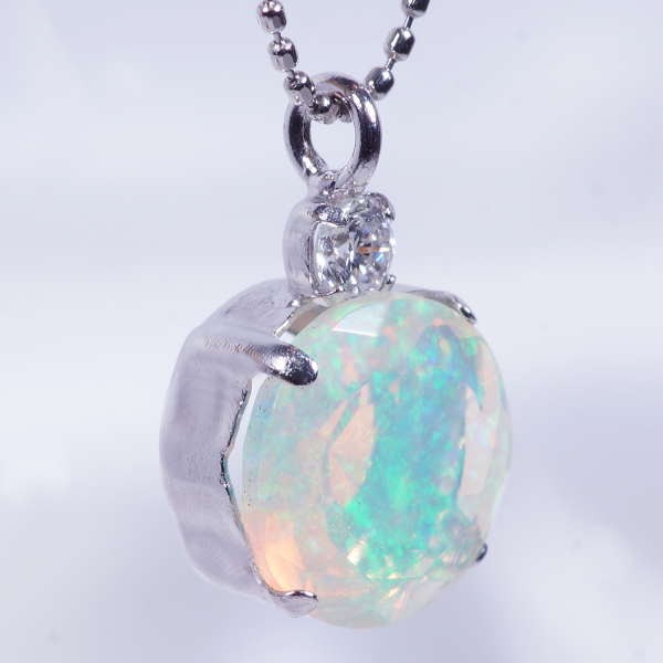 本物　格安　天然ダイヤモンド、オパール、プラチナ台　ペンダント PT 0.6ct オパール ペンダント ネックレス ラウンド プラチナ ダイヤ