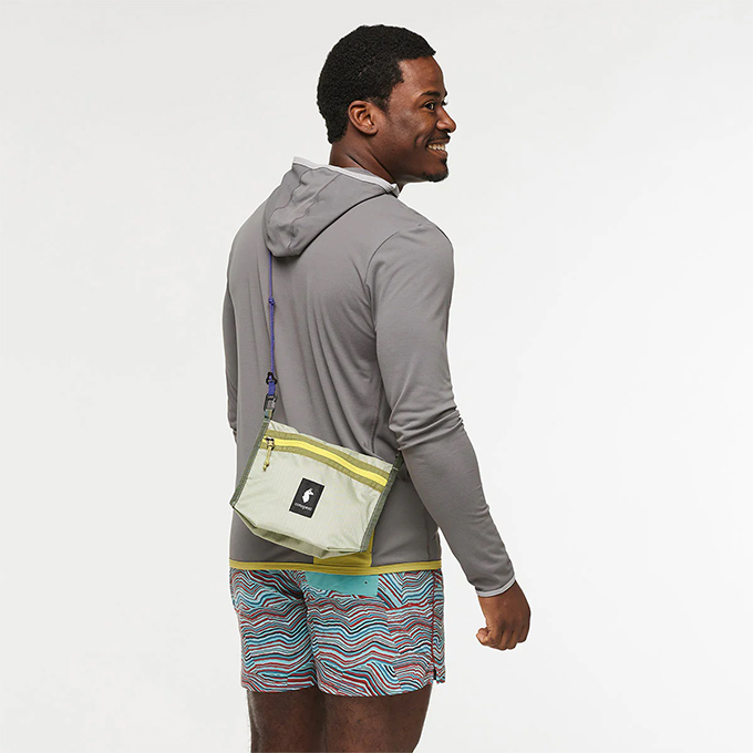 (取寄) コトパクシ 2 エル リスタ ライトウェイト クロスボディ バッグ - カダ ディア Cotopaxi 2 L Lista Lightweight Crossbody Bag - Cada Dia Cream cotopaxi（コトパクシ） リスタ 2L ライトウェイト クロスボディバッグ