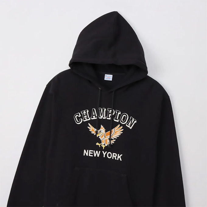 「 Champion チャンピオン 」 フロッキー プリント フーデッド スウェットシャツ C3-C102 / チャンピオン スウェットパーカー フーディー スウェット 裏起毛 フロッキー プリント カレッジ アメカジ カジュアル ストリート ヴィンテージ 2025AW Champion（チャンピオン） フロッキー プリント フーデッド スウェット