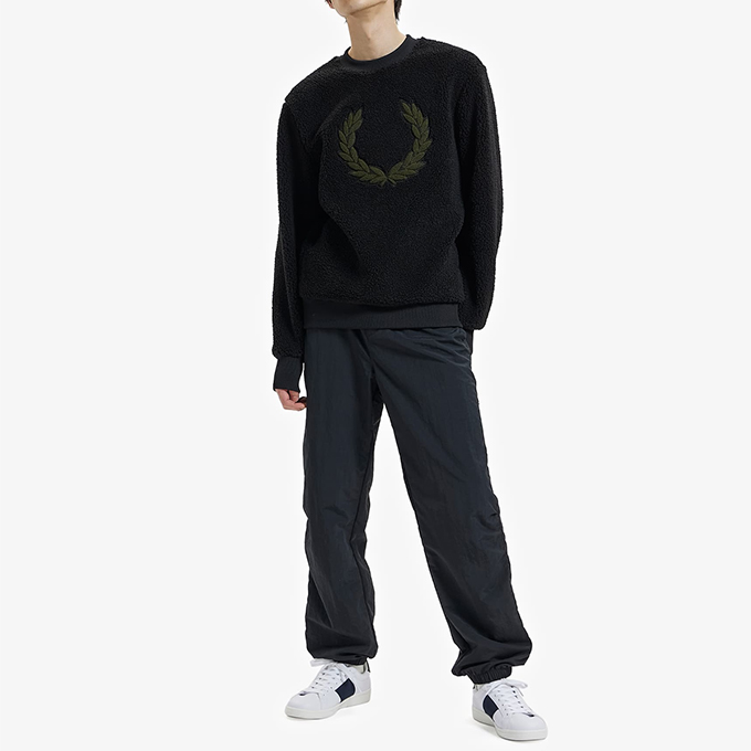 【 FRED PERRY フレッドペリー 】 Borg Fleece Sweatshirt ボーグフリース スウェットシャツ M4670 / 22AW  ※