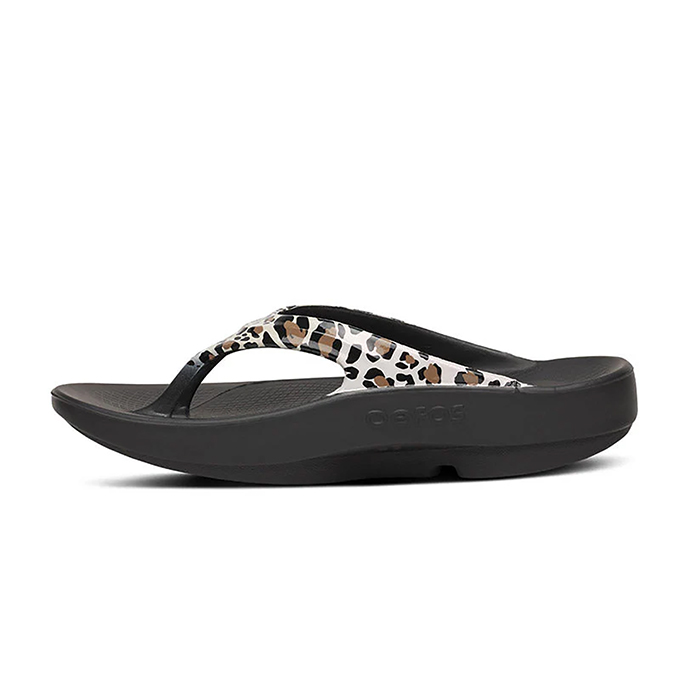 OOFOS（ウーフォス） Women's OOlala Limited - Leopard ウーララ