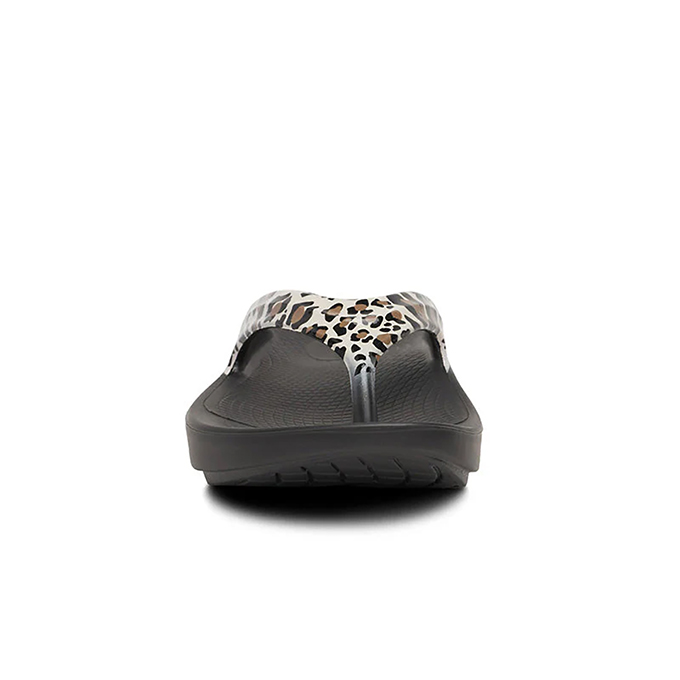 OOFOS（ウーフォス） Women's OOlala Limited - Leopard ウーララ