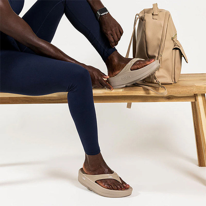OOFOS ウーフォス WOMEN'S OOMEGA ウーメガ レディース リカバリー