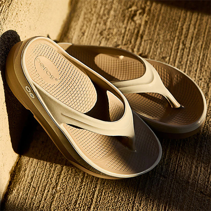 OOFOS（ウーフォス） Women's OOmega Luxe ウーメガ リュクス