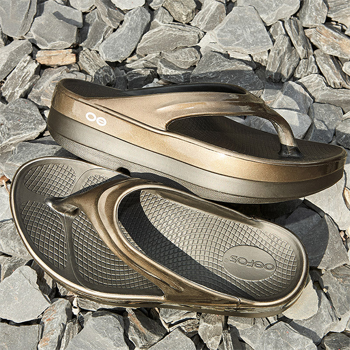 OOFOS（ウーフォス） Women's OOmega Luxe ウーメガ リュクス