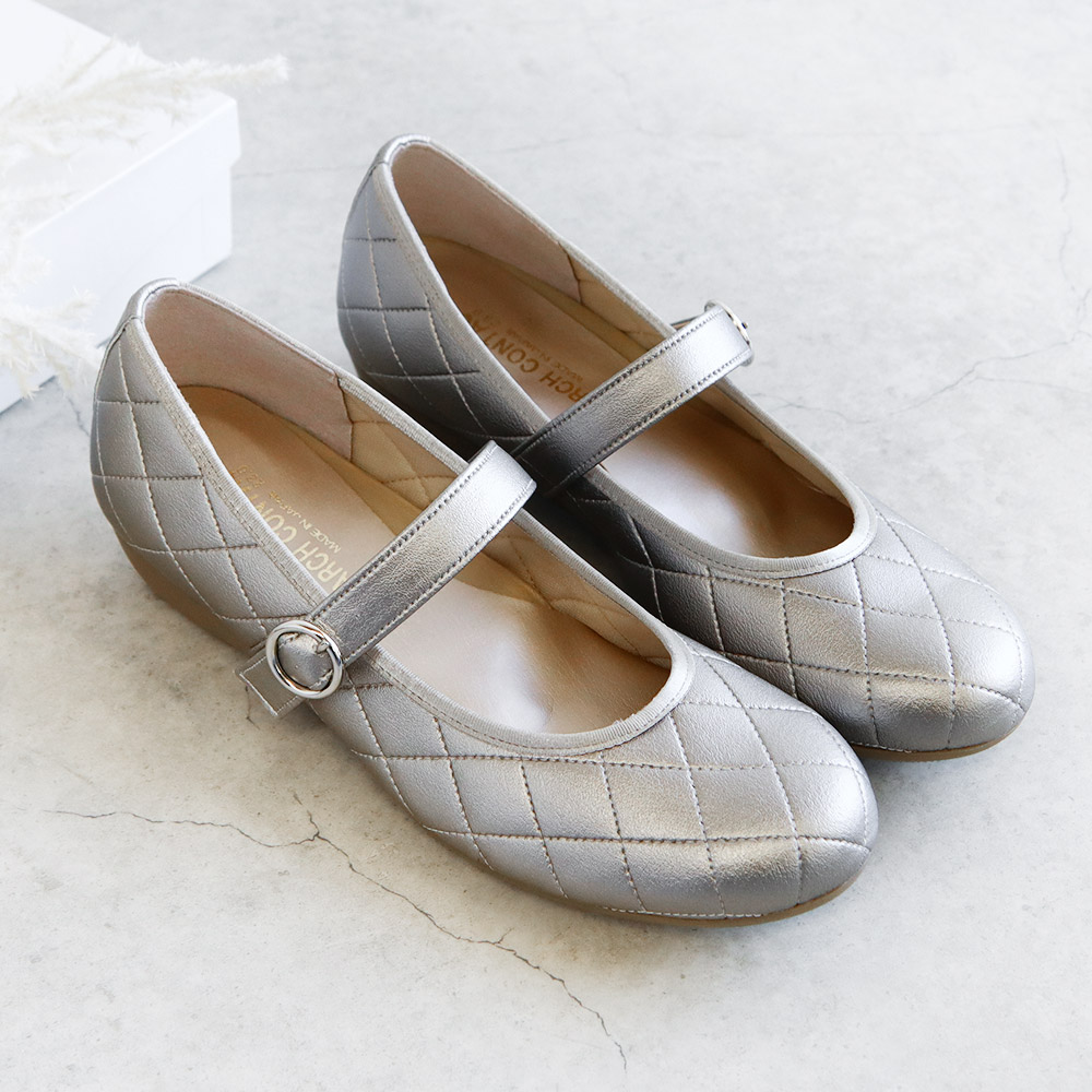 新品】OUR 大人に似合うストラップシューズ シルバー 22.5 新品】OUR