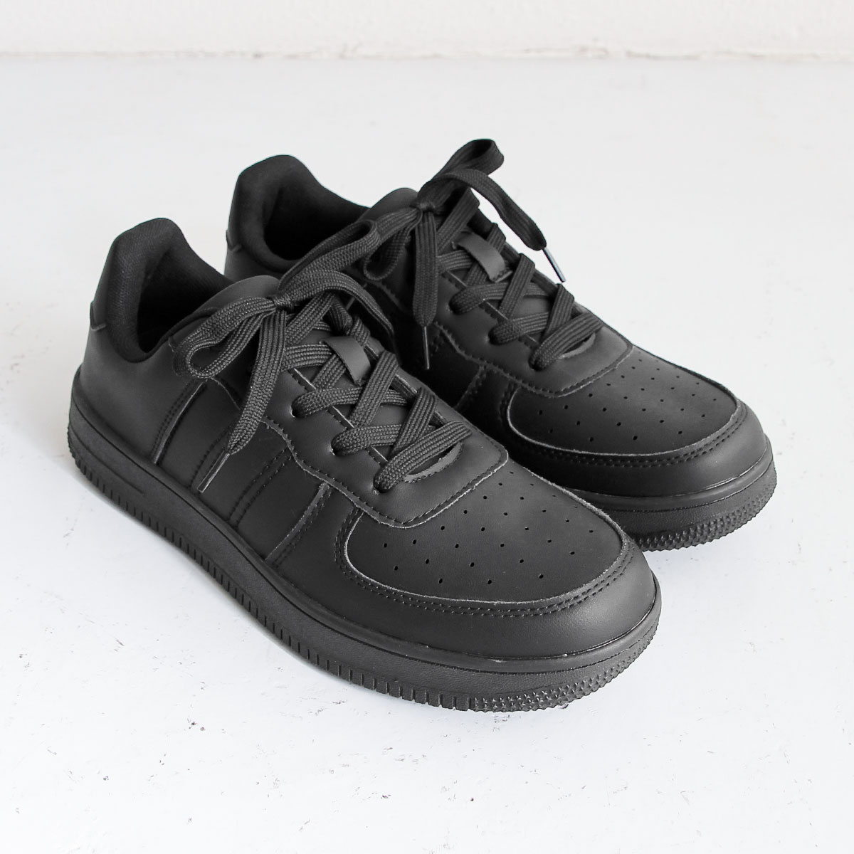 スニーカー メンズ 白 ローカット レースアップ 運動靴 紐 通学 軽量