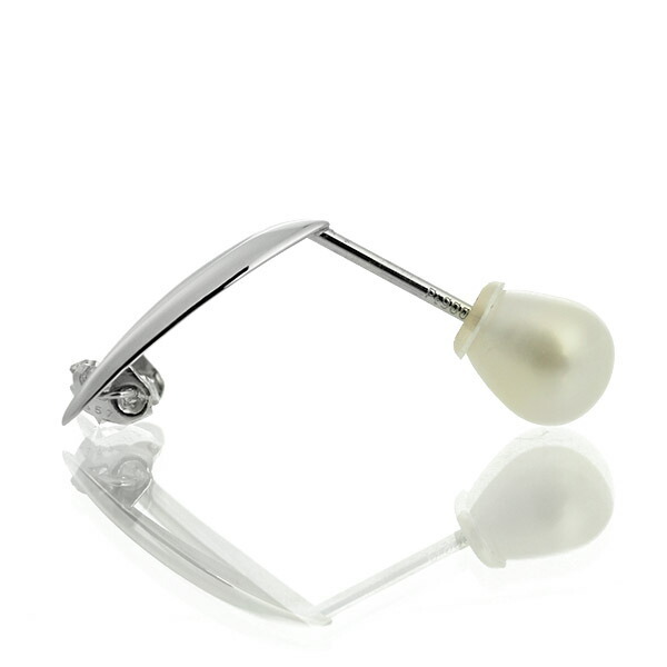 Crossfor NewYork ダンシングストーン ダイヤモンド ピアス 0.5