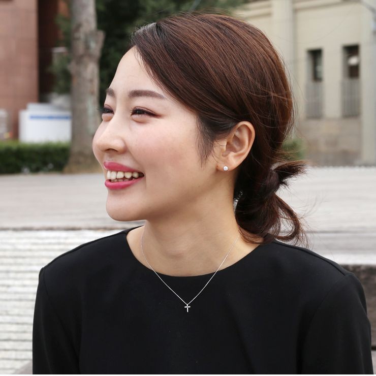 ジュエリーフィガロ K10 WG ダイヤモンド ブルーサファイア クロス