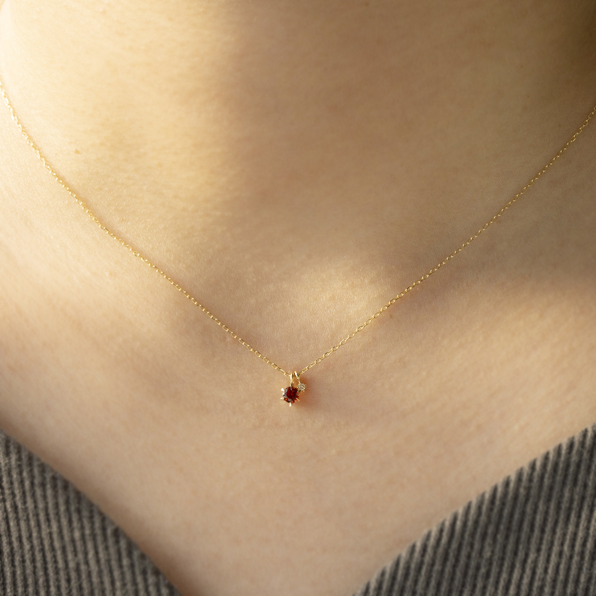 ジュエリーフィガロ ネックレス K10 YG ガーネット レディース 1月