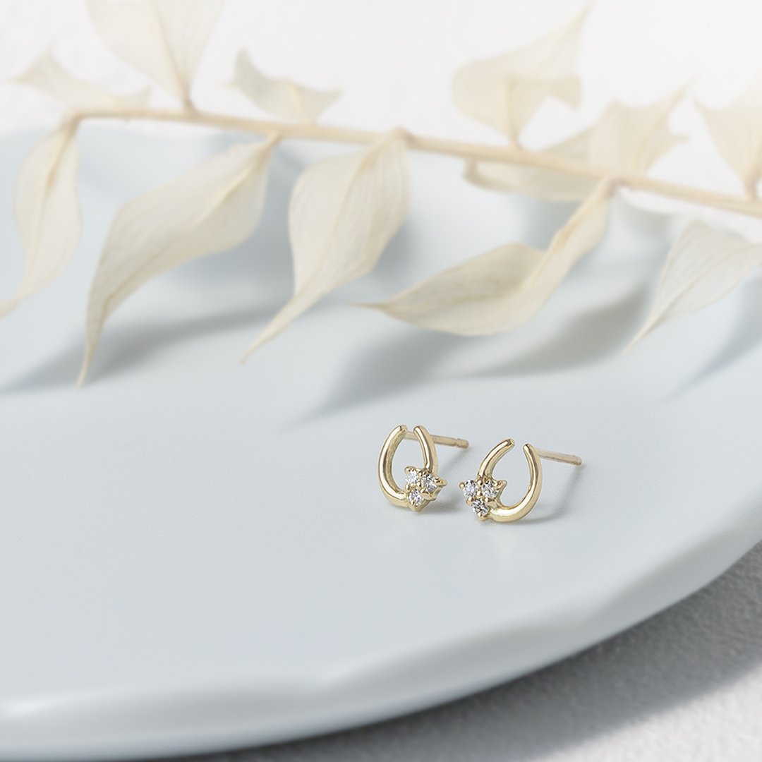 ピアス K18 YG ホースシュー 馬蹄 ダイヤモンド 18k 18金 誕生石 イエローゴールド レディース 彼女 妻 誕生日プレゼントの画像