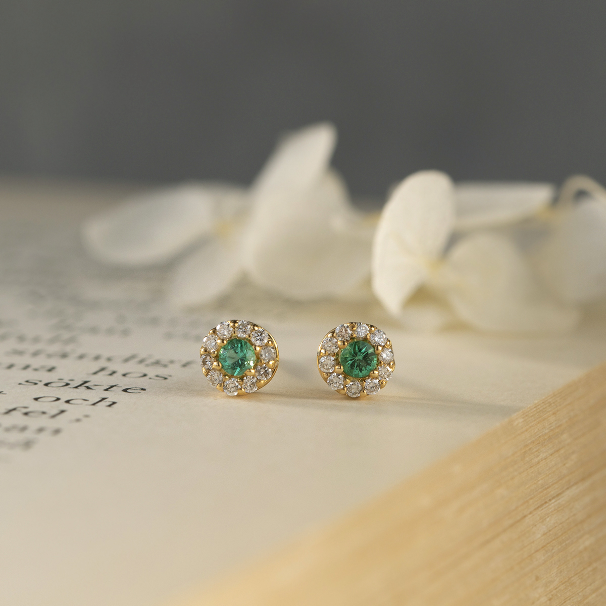 ピアス K18 YG エメラルド ダイヤモンド 18k 18金 5月 誕生石 イエローゴールド レディース 彼女 プレゼントの画像
