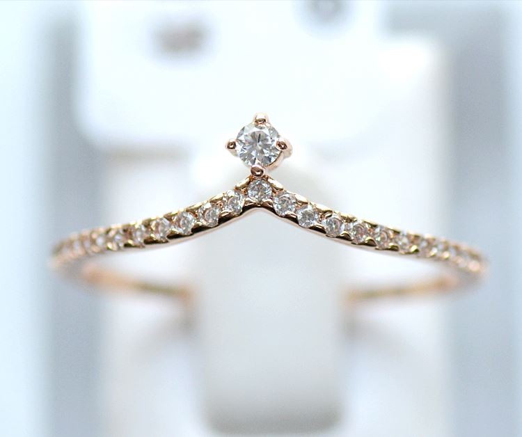 SWAROVSKI（スワロフスキー） 指輪 リングV字 高級 ピンキー 大きい