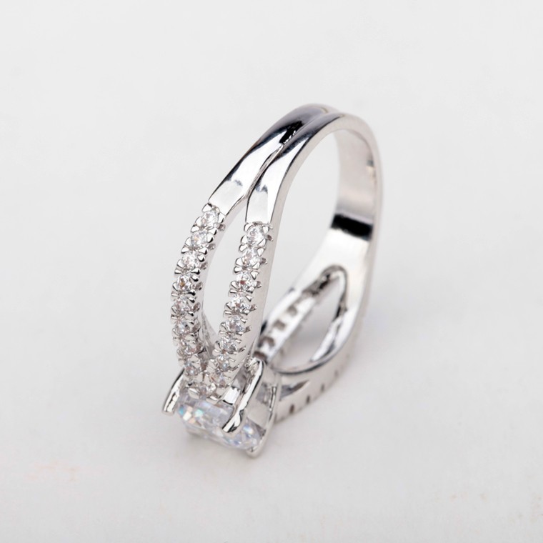 SWAROVSKI（スワロフスキー） 指輪 リング 高級 クロス あすつく