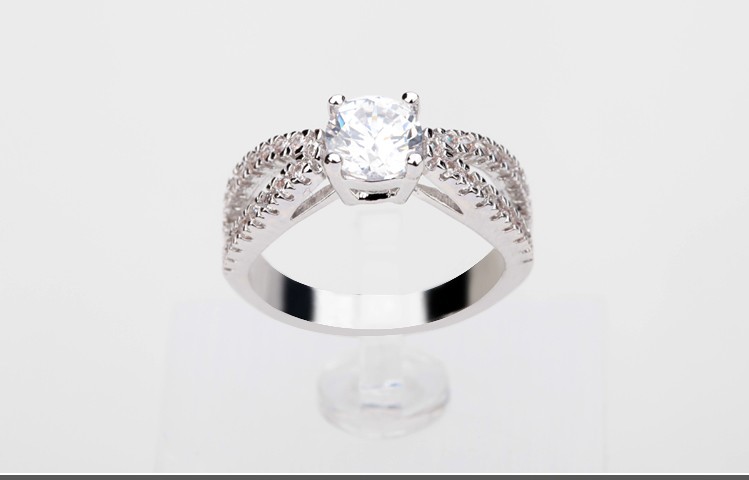 SWAROVSKI（スワロフスキー） 指輪 リング 高級 クロス あすつく