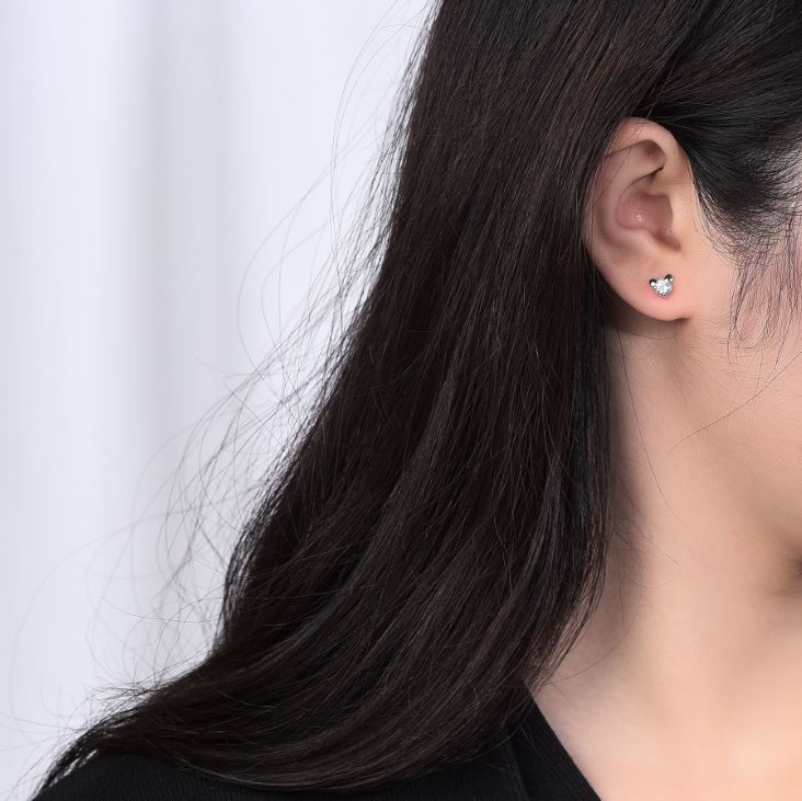 SWAROVSKI スワロフスキー ピアス ミッキーマウス｜Yahoo!フリマ