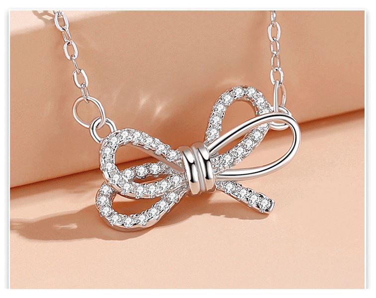 SWAROVSKI　スワロフスキー　ネックレス　ダブルリボン　リボン　シルバー SWAROVSKIスワロフスキーネックレスダブルリボンリボンシルバー