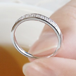 ハーフエタニティ　ピンキーリング　プラチナ ピンキーリング プラチナ ダイヤモンド合計0.08ct(4月誕生石)(ハーフ