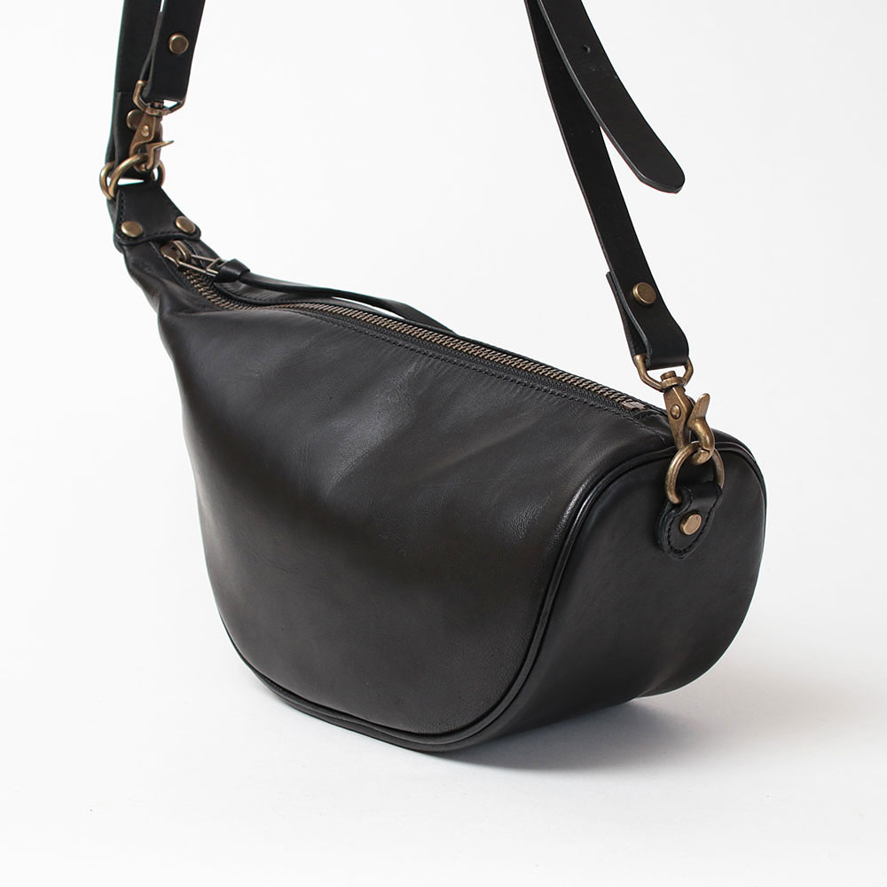 LESS レス 馬革 鞍型 クラッチショルダーバッグ ブラック Less LESS レス 馬革 鞍型 クラッチショルダーバッグ ブラック Less