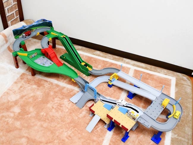 トミカ道路セットで車を走らせて遊ぼう！【試用レポート】