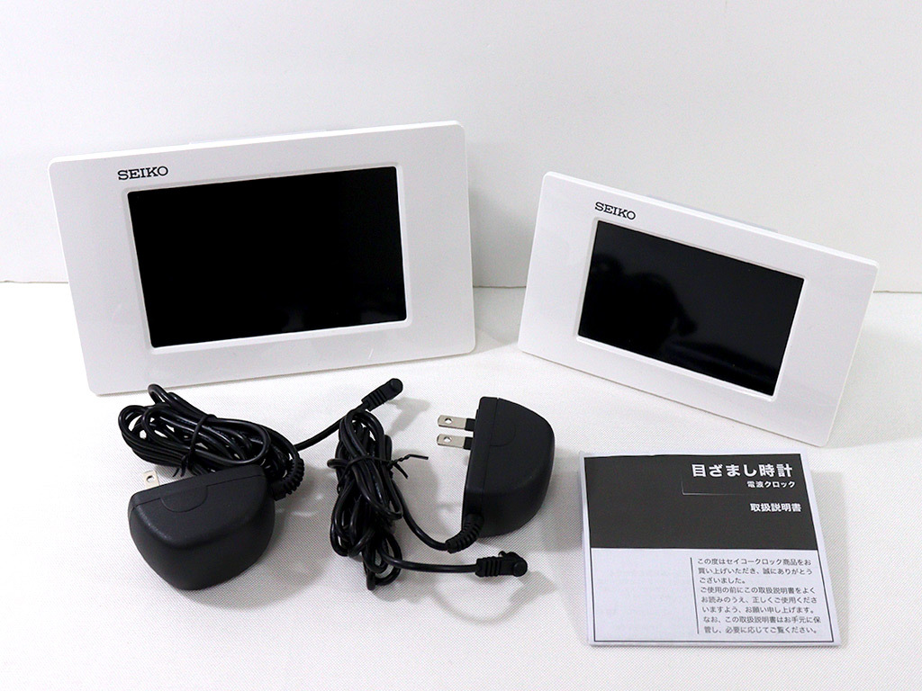 セイコークロック「DL-214」「DL-215」は、視認性のいいシンプルな電波