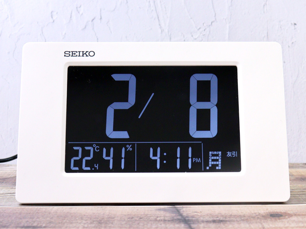 セイコークロック「DL-214」「DL-215」は、視認性のいいシンプルな電波