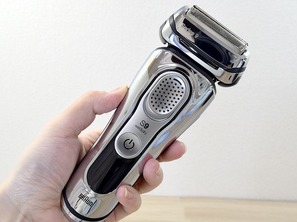 アルコール洗浄器付き最上位モデル！ブラウン メンズシェーバー