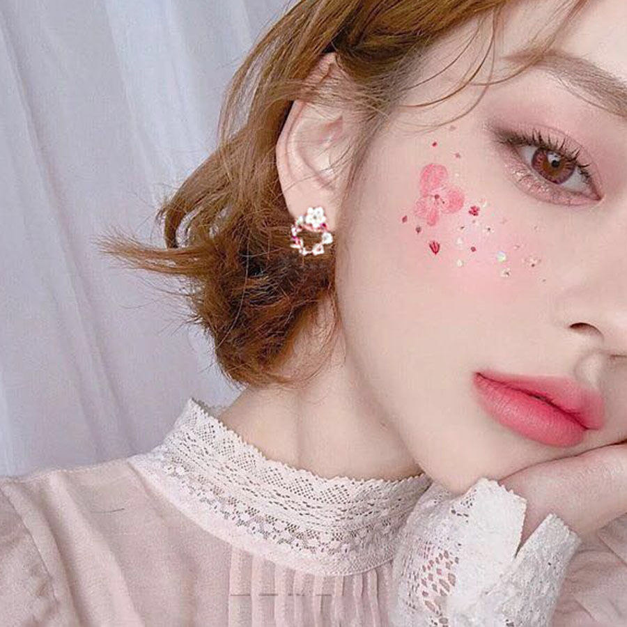 ♡可愛い♡花型スタッドピアス クリスタル装飾 楽天市場】【クーポン利用で3620円】 ピアス ラインストーン 花