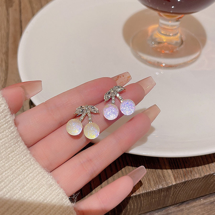 ピアス さくらんぼ 可愛いピアス チェリーピアス キラキラ ビジュー