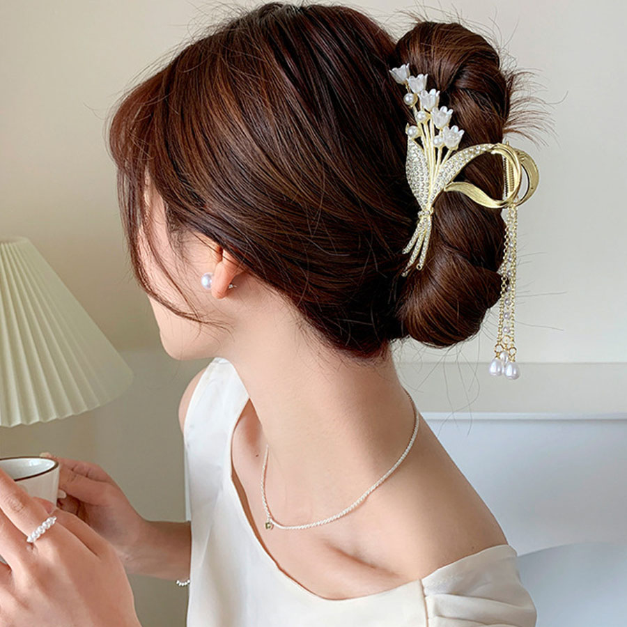 Qoo10] バレッタ ヘアクリップ ゆらゆらチェーン付き 髪留