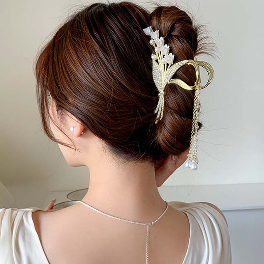 Qoo10] バレッタ ヘアクリップ ゆらゆらチェーン付き 髪留