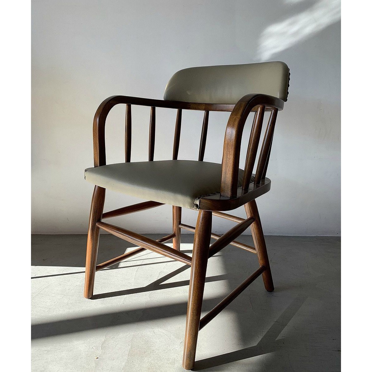 ACME Furniture（アクメファニチャー） OAKS ARM CHAIR_PVC ベージュ
