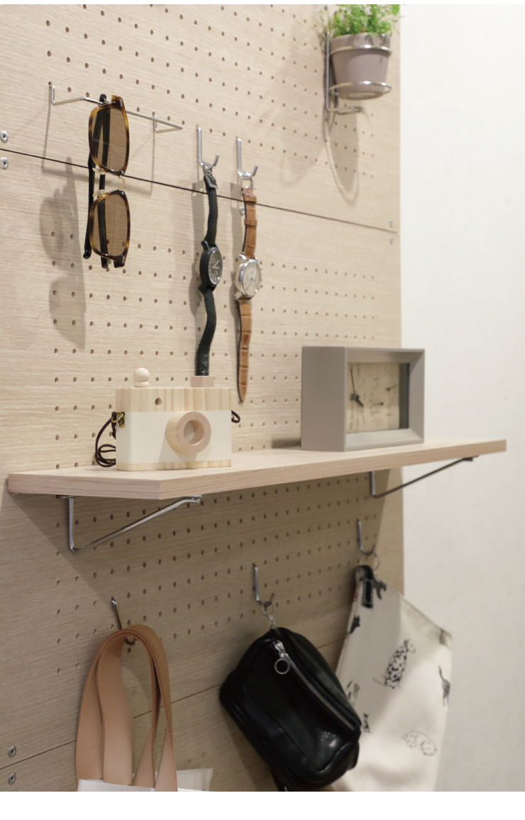 突っ張り有孔ボード 楽天市場】数量限定 特価品 TYB-600 突っ張り有孔ボード オシャレ 収納