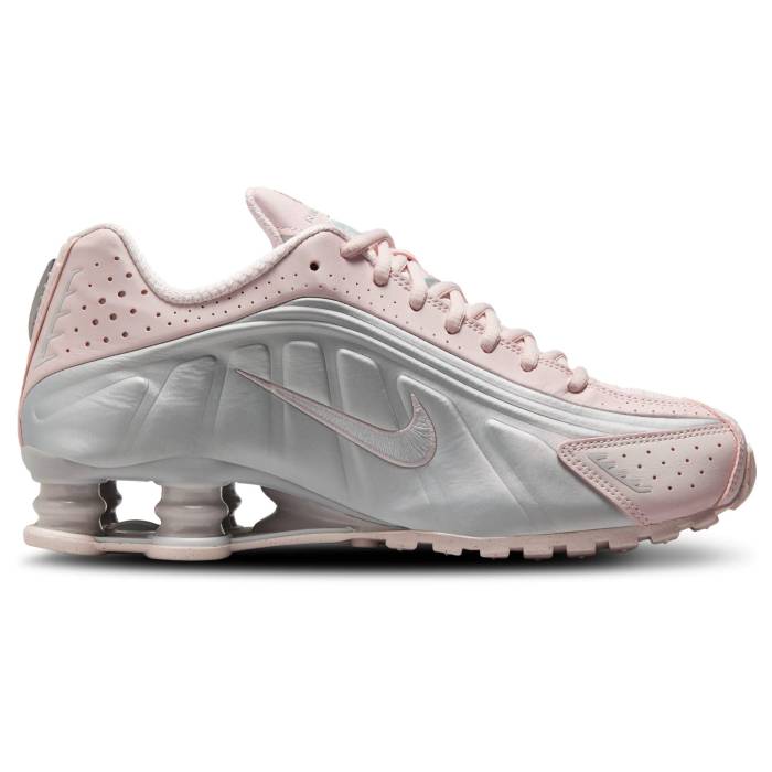 NIKE shox R4（レディースファッション） | ファッション の