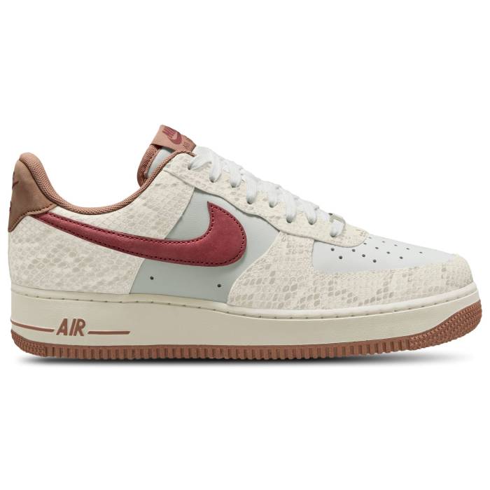 【NIKE】Air Force 1 Low '07 LV8 EMB★エア フォース 1 ロー Nike Air Force 1 Low '07 LV8 EMB 
