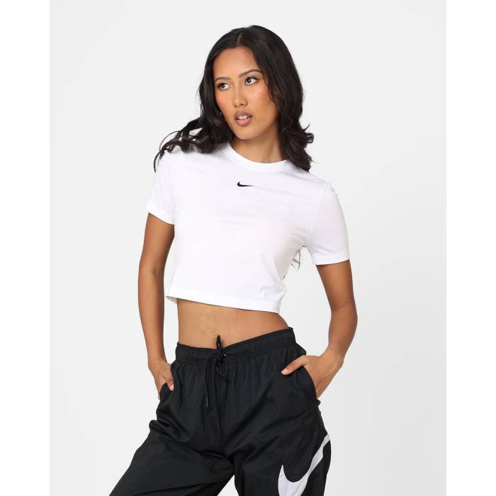 ナイキ Nike 【 Women's Sportswear Essential Slim-Fit Crop T-Shirt Womens 】 レディース