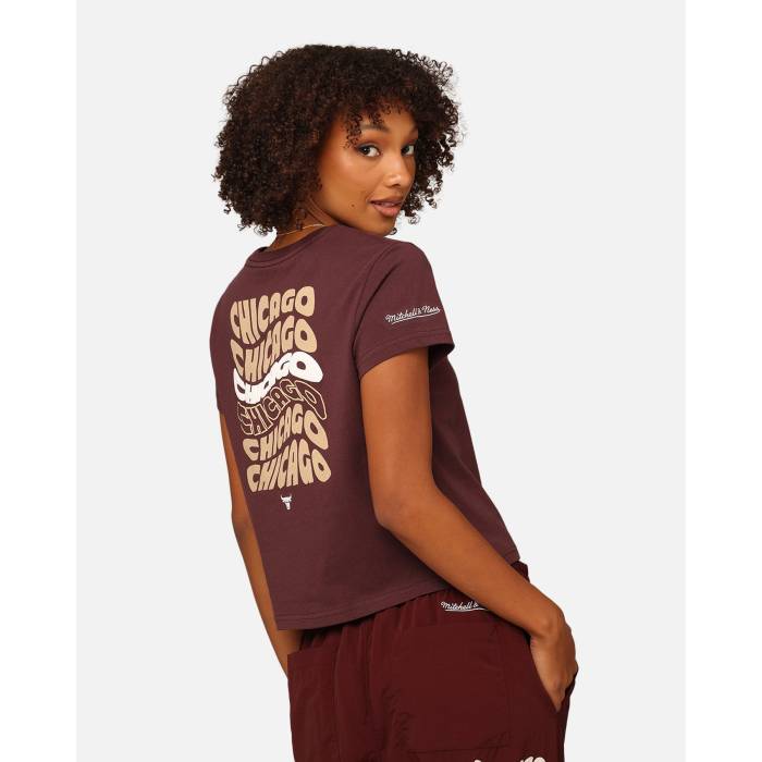 ミッチェル&ネス Mitchell & Ness 【 Women's Chicago Bulls Wavey Text Shrunken Baby T-Shirt Womens 】 レディース