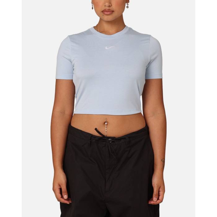 ナイキ Nike 【 Women's Sportswear Essential Slim Cropped T-Shirt Womens 】 レディース