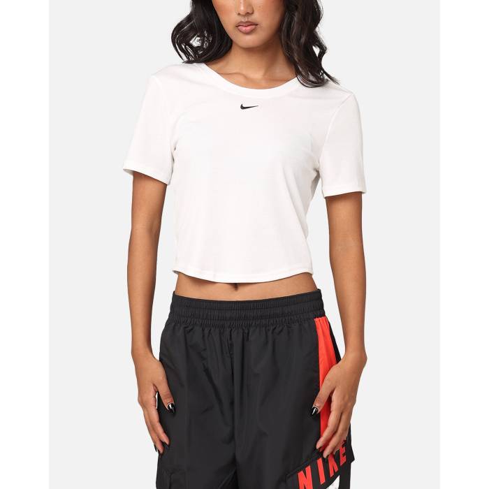 ナイキ Nike 【 Women's Sportswear Chill Knit T-Shirt Womens 】 レディース