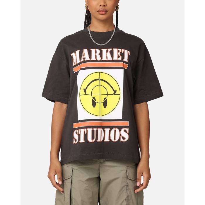 Market 【 X Smiley Focus T-Shirt Womens 】 ファッション レディースファッション トップス Tシャツ カットソー レディー