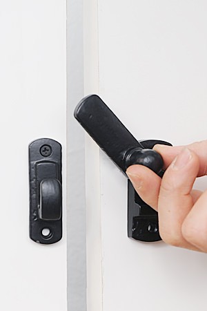 Restroom Circlr Latch Black