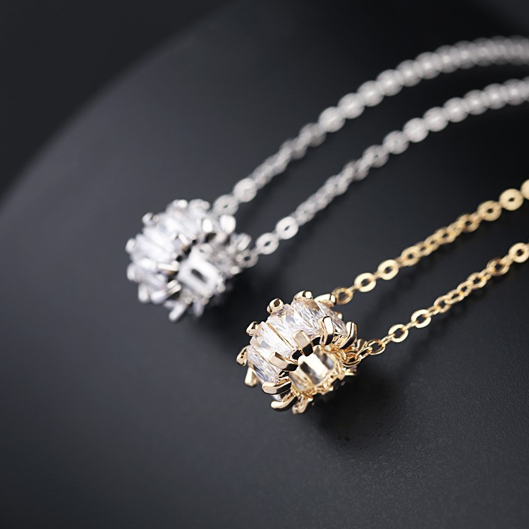 ネックレス レディース 18k 18金 一粒ダイヤ 豪華4連粒 猫 クロス 蝶々 