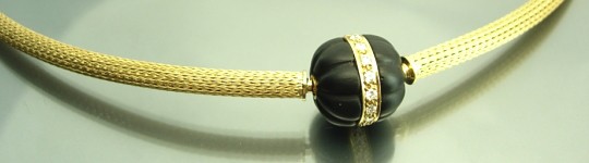 K18YG オニキス ダイヤ入り ボールクラスプ 【ヨルクハインツ】の説明 