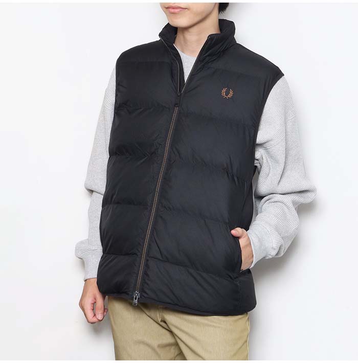 FRED PERRY フレッドペリー インシュレイティド ジレ J4566 ダウンベスト ダウン ジャケット ジップ アウター 中綿 メンズ  レディース ユニセックス シンプル