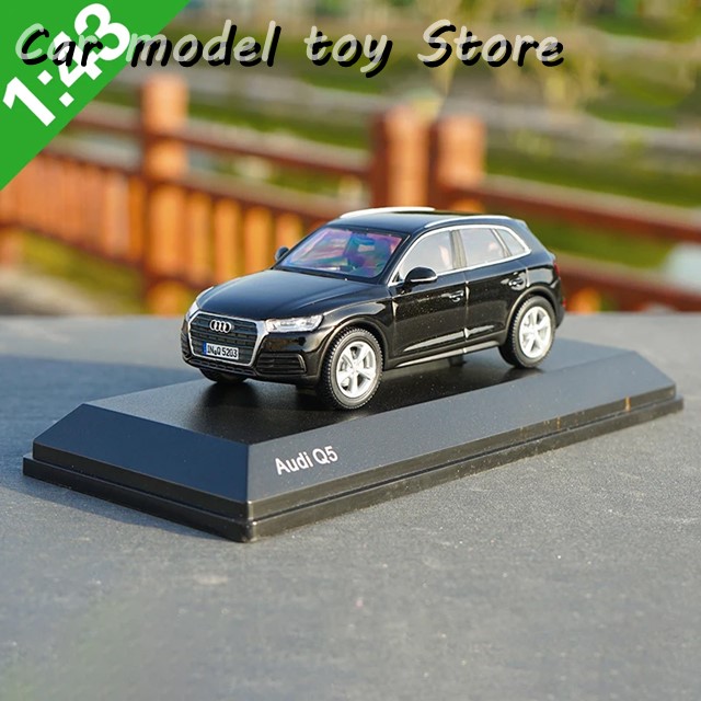 アウディQ5 1/24 ミニカー s-l400.jpg
