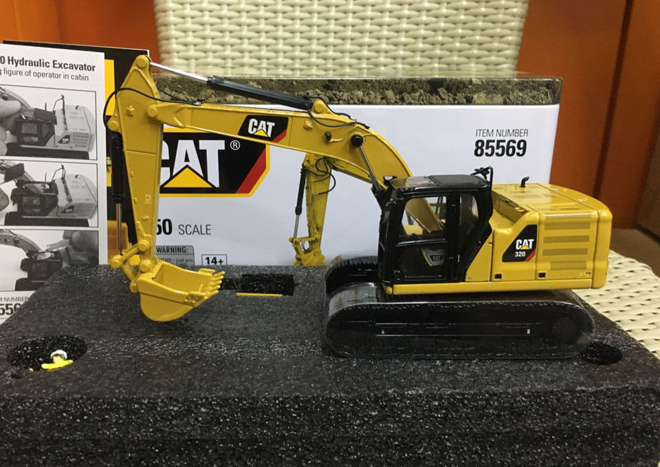 低価お得キャタピラー建機　CAT320 GC 1/50 建物