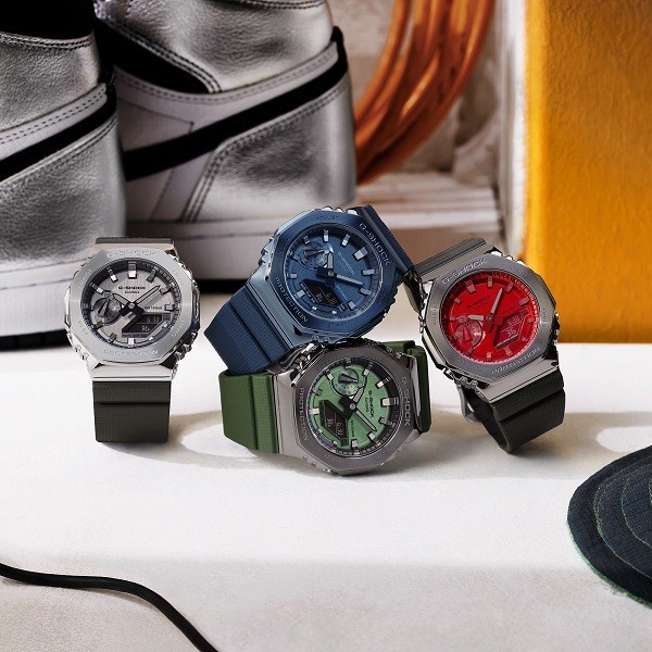 美品】カシオG-SHOCK/GMー2100ー1AJFメタルカバード 国内正規品】[カシオ] 腕時計 ジーショック メタルカバード GM