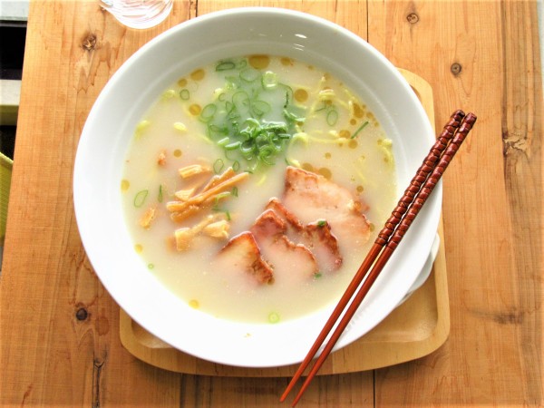 人気の贈り物が大集合 ラーメン丼ぶり 1600cc 大きめ 特大 白い食器 アウトレット 日本製 ラーメン鉢 無地 訳あり シンプル 中華食器  おしゃれ 美濃焼 陶磁器 業務用 2玉ラーメン